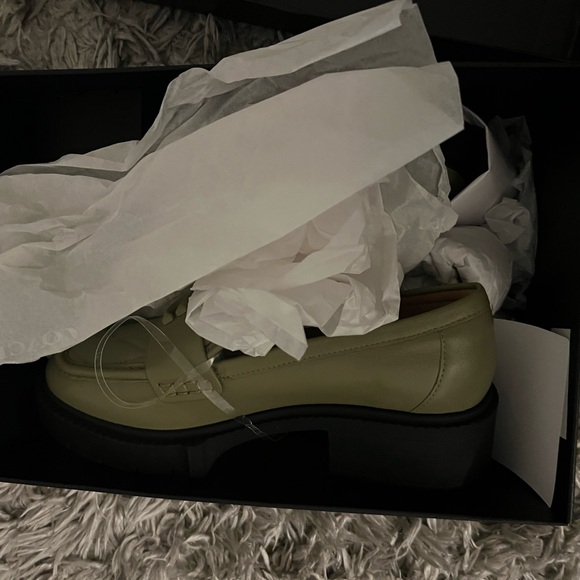 Coach Leah loafer color: moss size: 6.5 - Picture 5 of 8